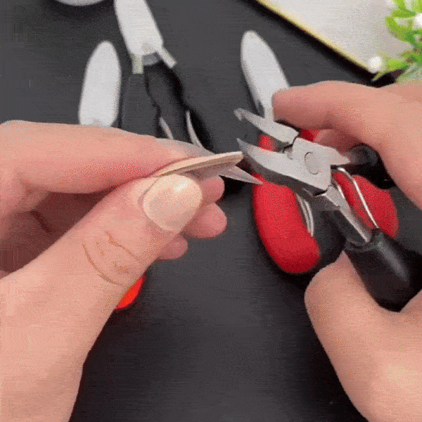 Klesca z ukrivljenim rezilom