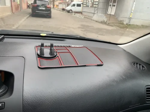 Protuklizna podloga za kontrolnu ploču | HOLDYMAT photo review