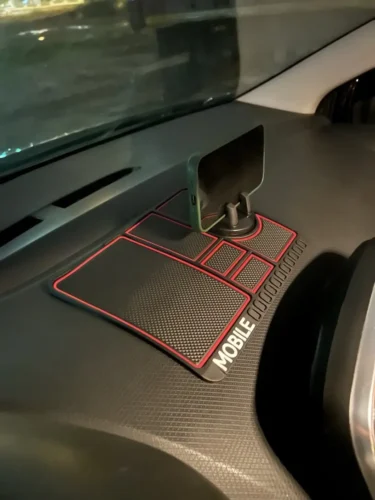 Protuklizna podloga za kontrolnu ploču | HOLDYMAT photo review